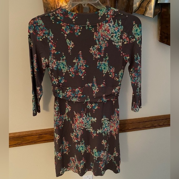 BODEN Jersey V Neck Dress in Cocoa with Bright Floral Design US 8or UK 12 - Picture 2 of 4